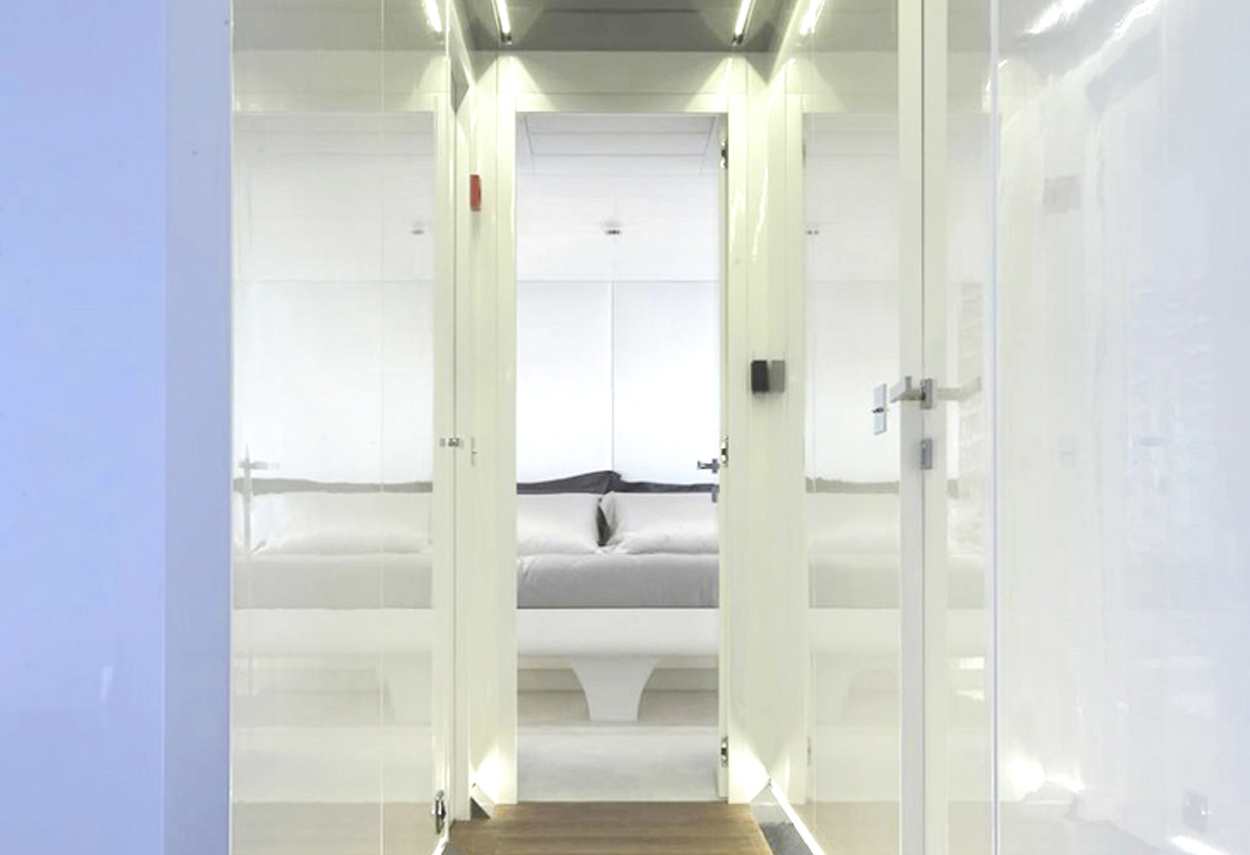 Yacht Mangusta 130 MAO room entrance - retail lighting design