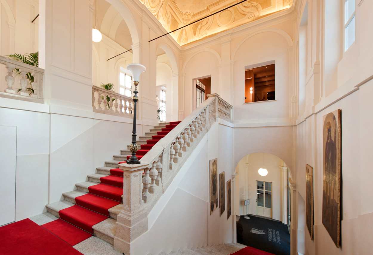 Alessandria Vetus Palace stair - architectural outdoor lighting