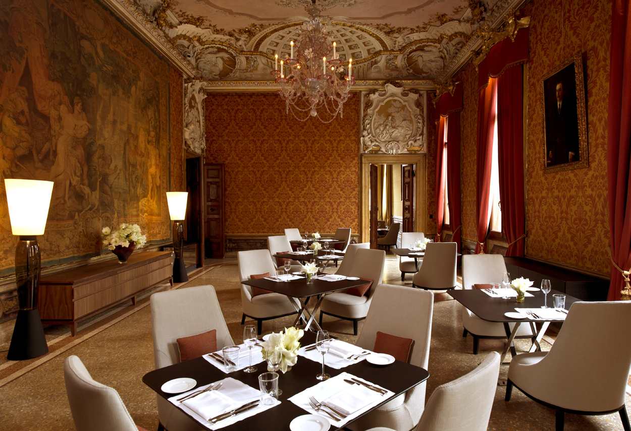 Venezia Papadopoli Palace Aman Resorts relax room - architectural outdoor lighting