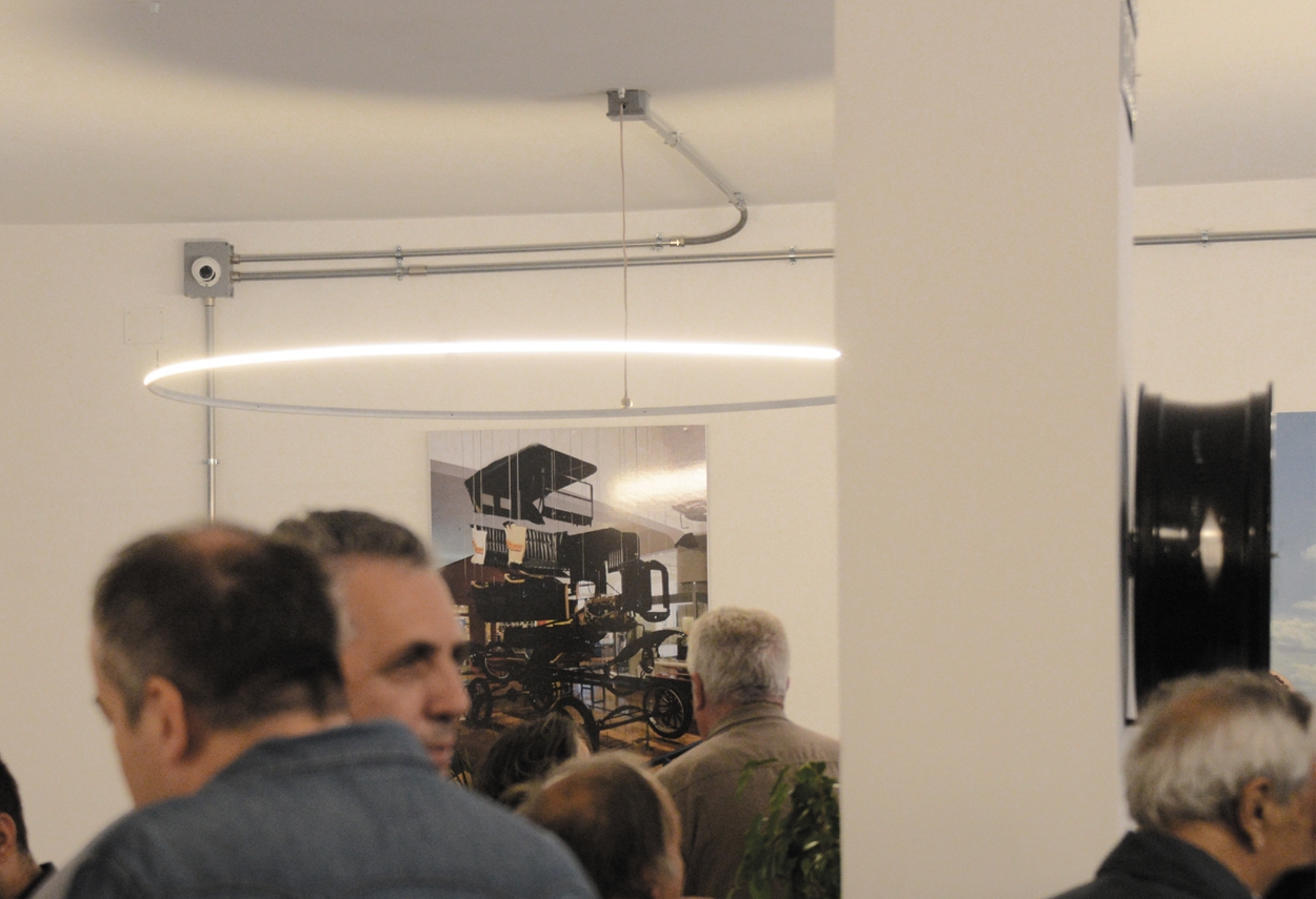 Showroom Miticauto detail light fixture - retail lighting design