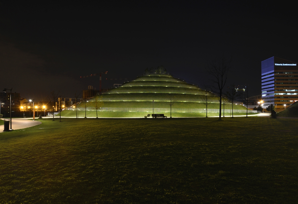 Milan Portello District: Lighting details green areas