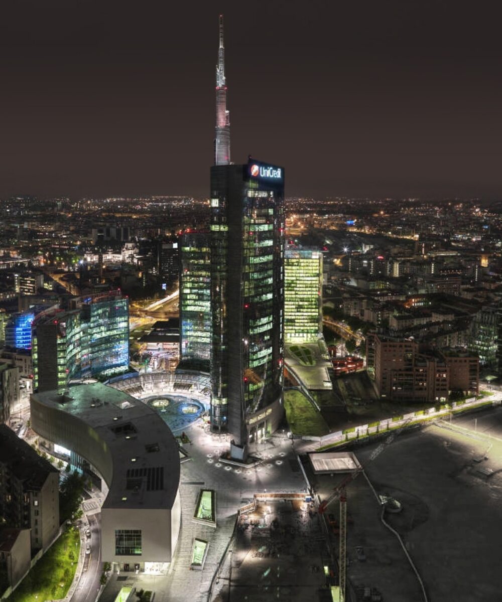 Night view of Porta Nuova Garibaldi Repubblica complex