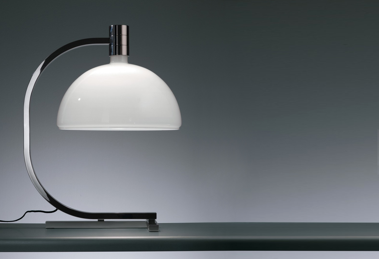 The AS1C table lamp