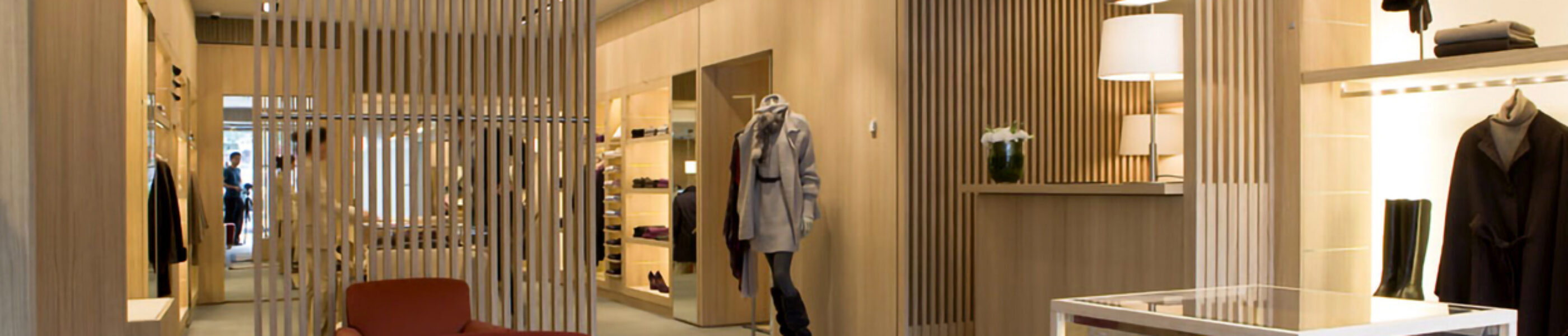 Overall view of the Showroom with the lighting fixtures on the ceiling and on the walls