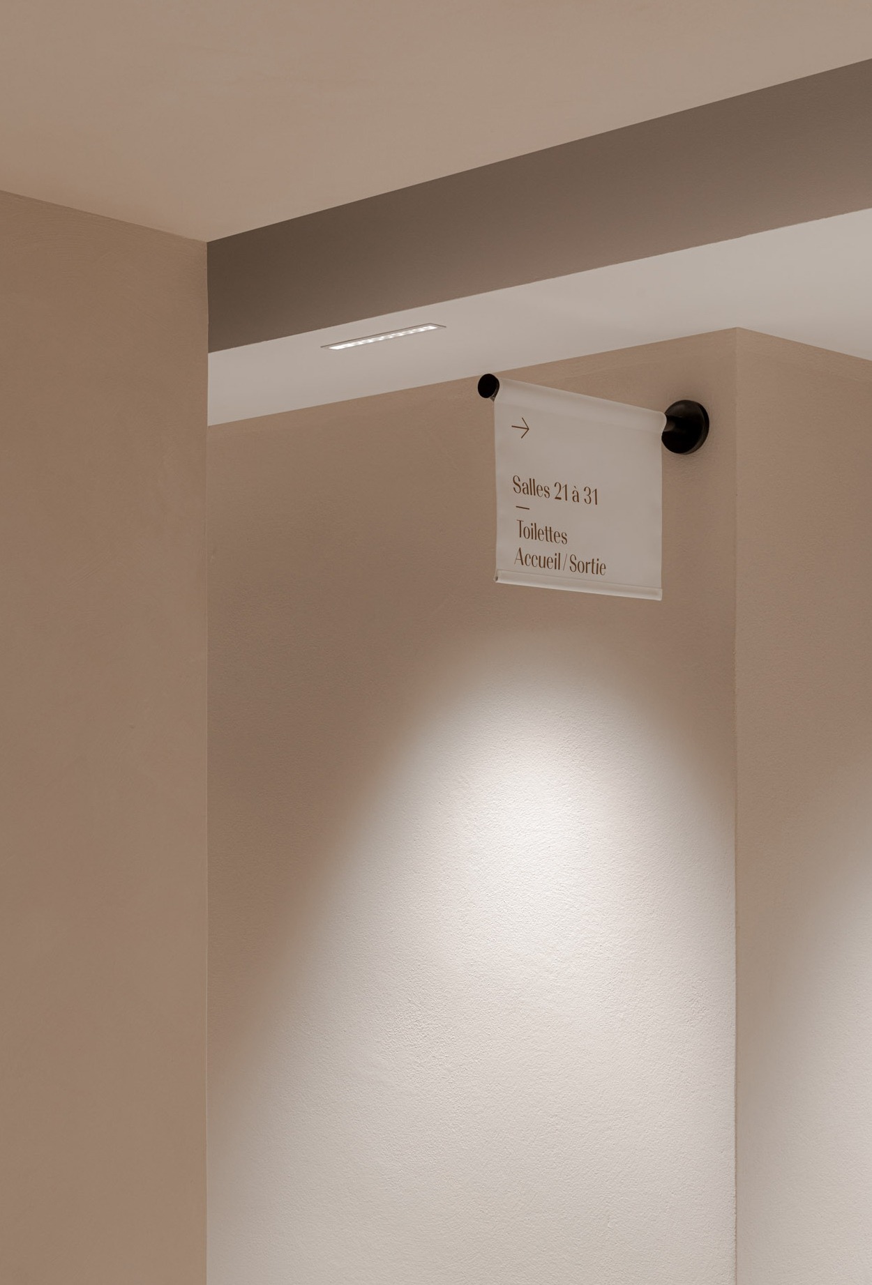 Detail of the indications and lighting fixtures