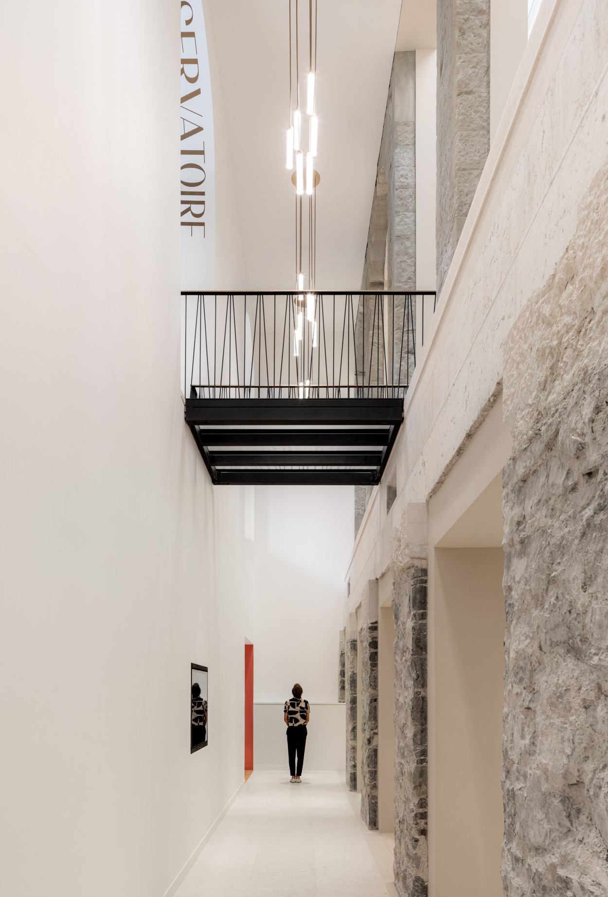 Ceiling lighting of internal rooms and exhibition spaces