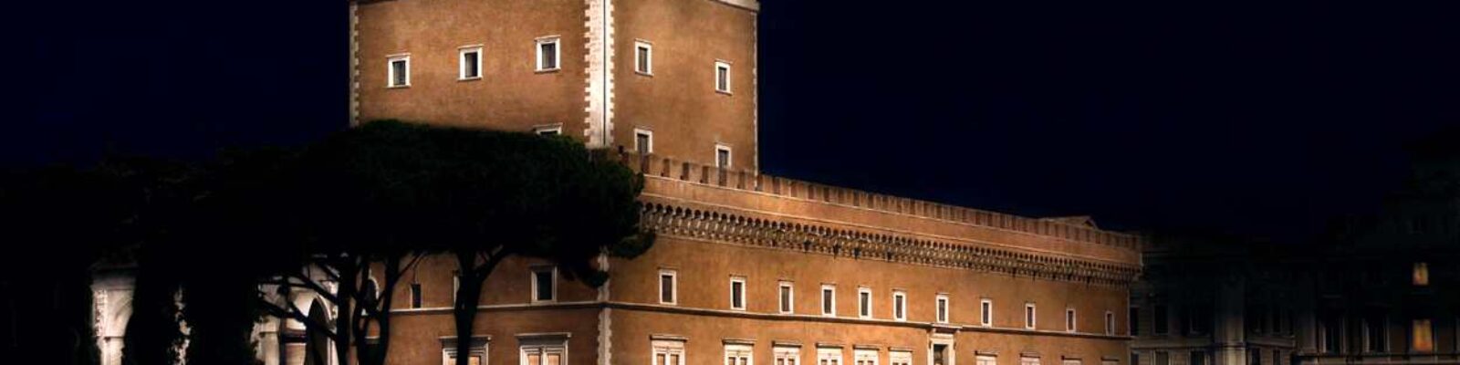 Rome Venezia Palace illuminazione esterna notturna