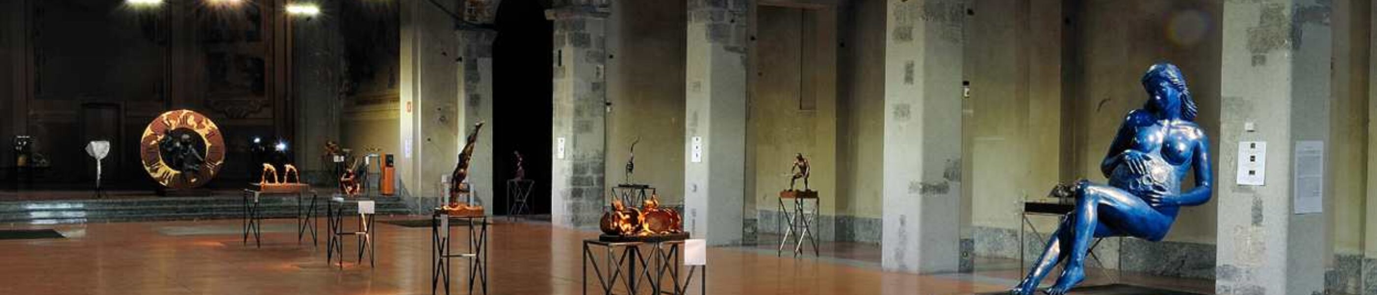 Ex St. Francis Church Silvano Bulgari Exhibitio vista d'insieme illuminazione esposizione