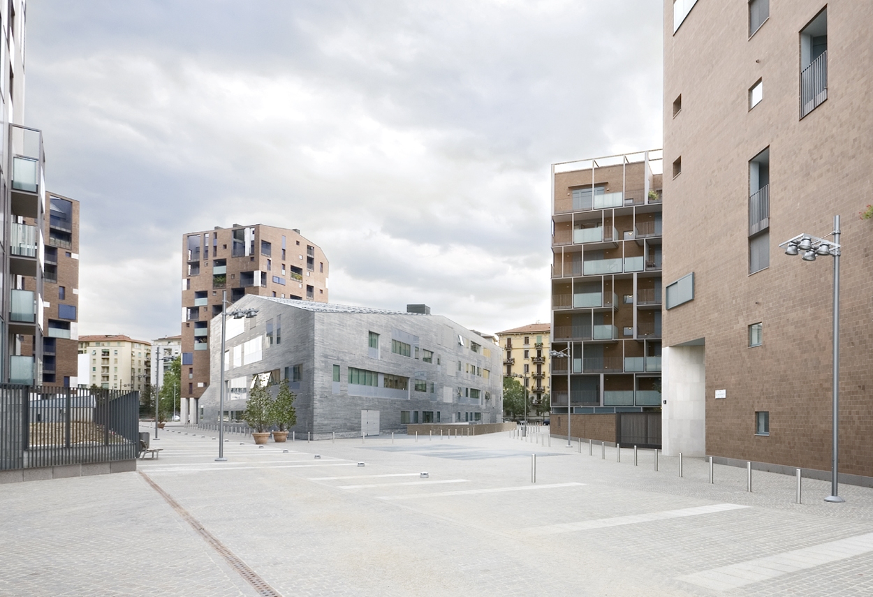 Portello District piazza principale - vista notturna - design luce
