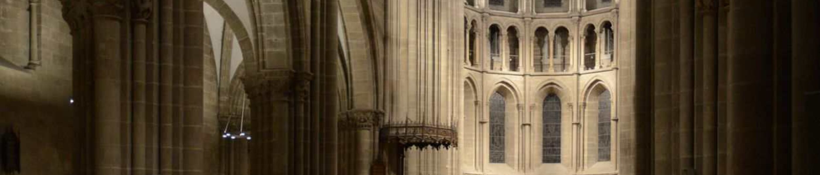 Switzerland Geneva Saint-Pierre Cathedral altare visto dall'ingresso - illuminazione musei