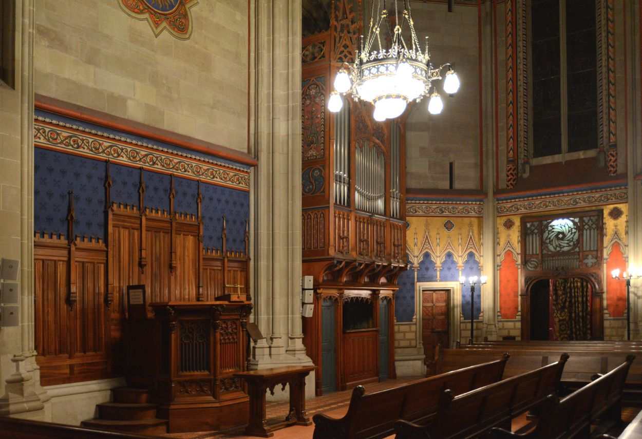 Switzerland Geneva Saint-Pierre Cathedral decori interni in legno - illuminazione musei