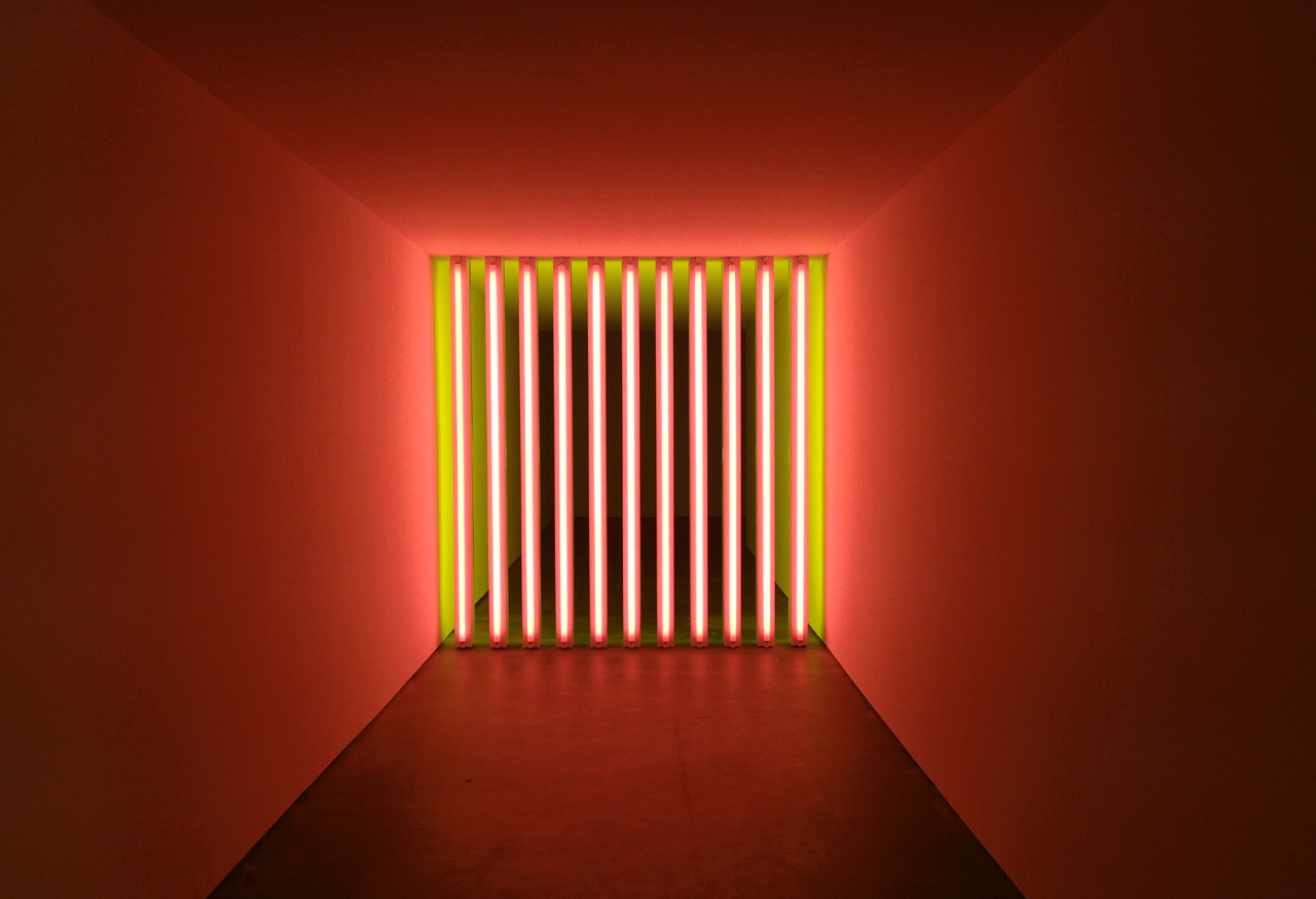 Dan Flavi, installazione con tubi fluorescenti