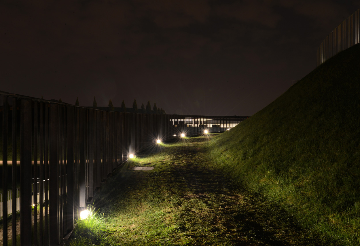 Immagine notturna dell'illuminazione Area Portello