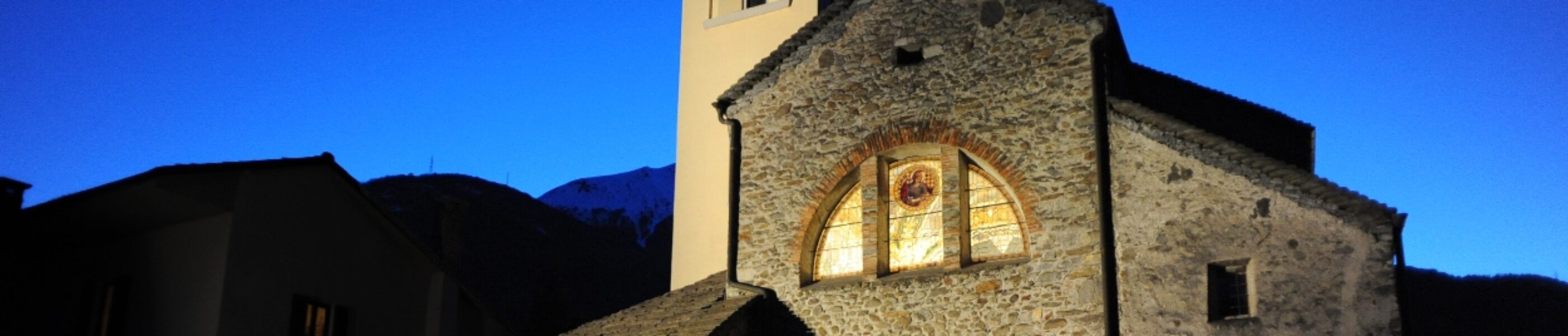 Vista d'insieme dell'illuminazione che traspare all'esterno
