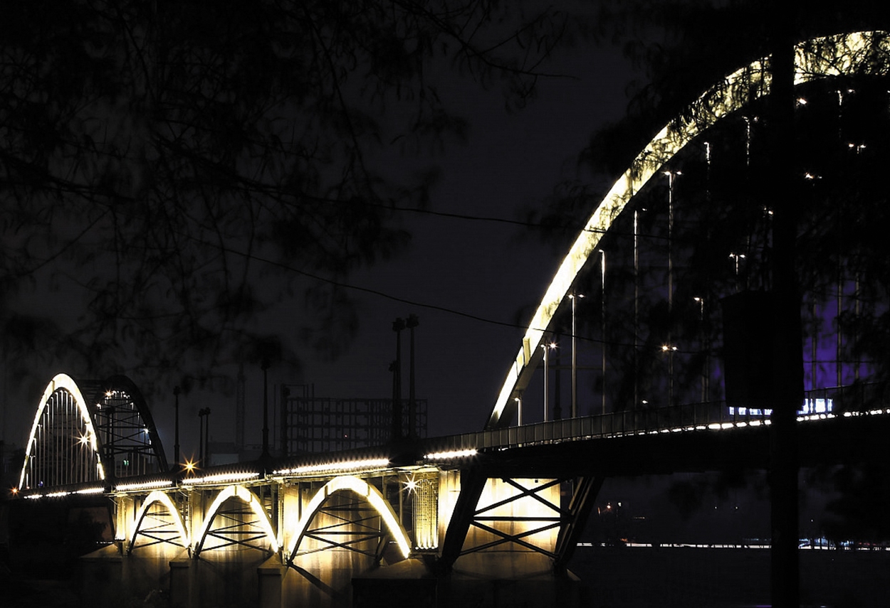 Iran Ahvaz Illuminazione di ponti Iran Ahvaz Illuminazione di ponti