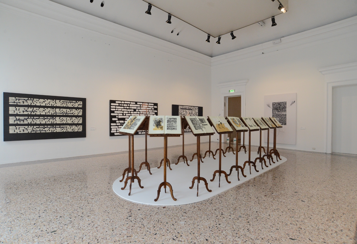 Mostra Isgrò a Palazzo Reale, vista sala