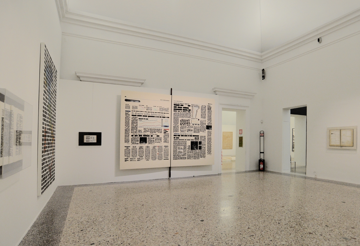Mostra Isgrò a Palazzo Reale, vista sala con le opere esposte
