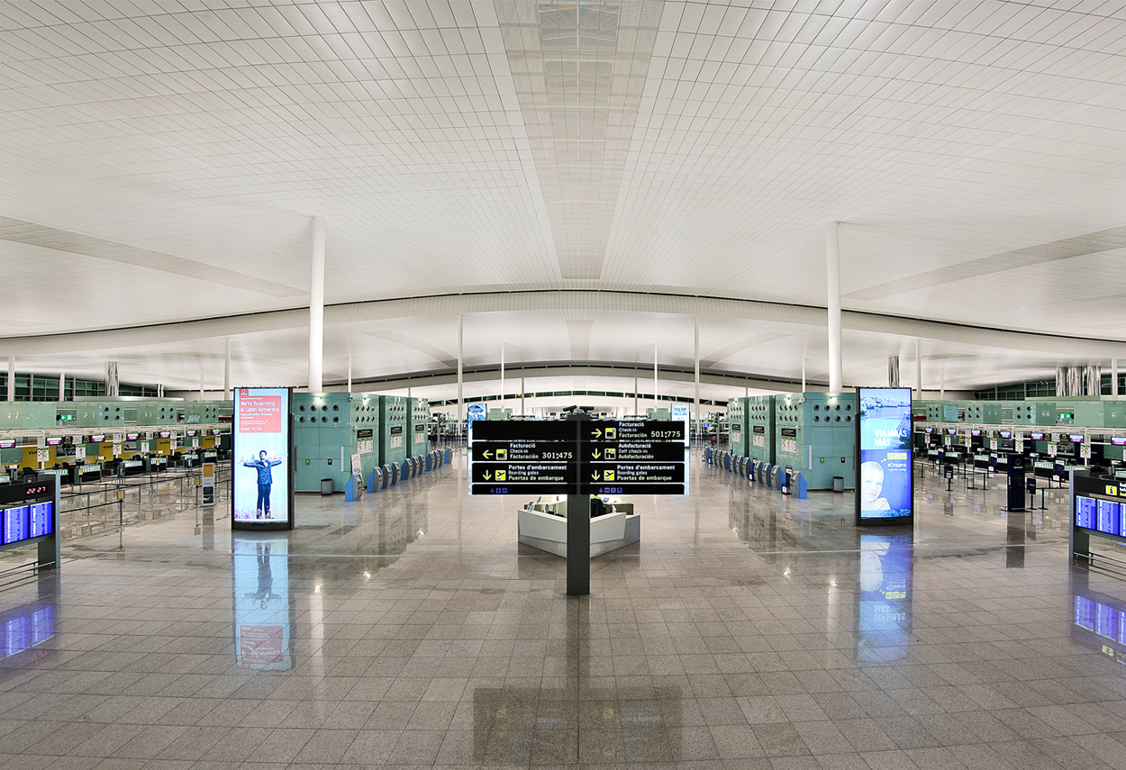 Vista interna dell'aeroporto El Prat a Barcellona