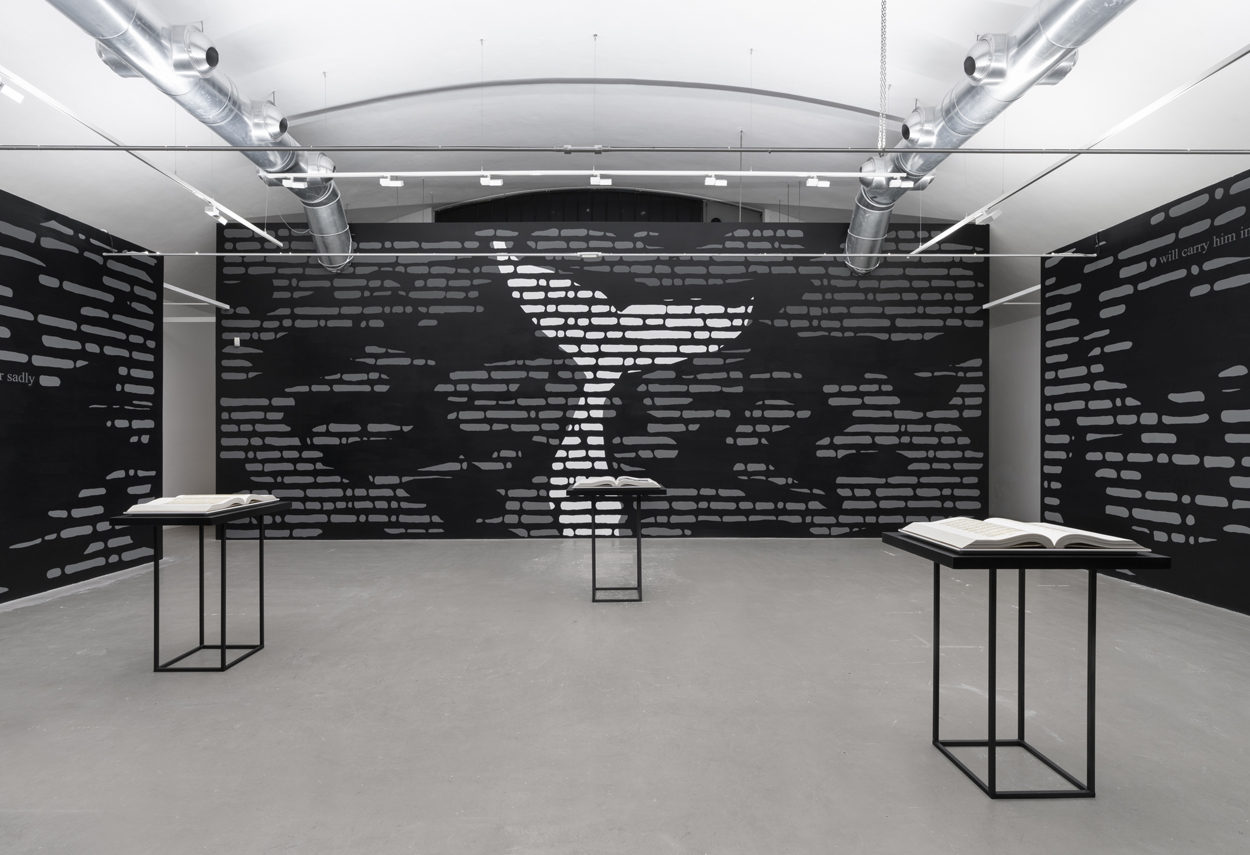 Una delle sale della galleria M77 a Milano